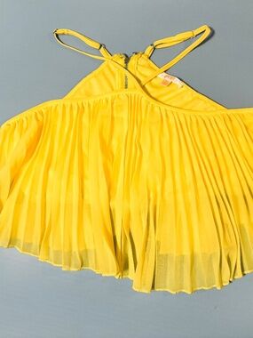 Luxxel Yellow Pleated Crop Blouse Sz Small